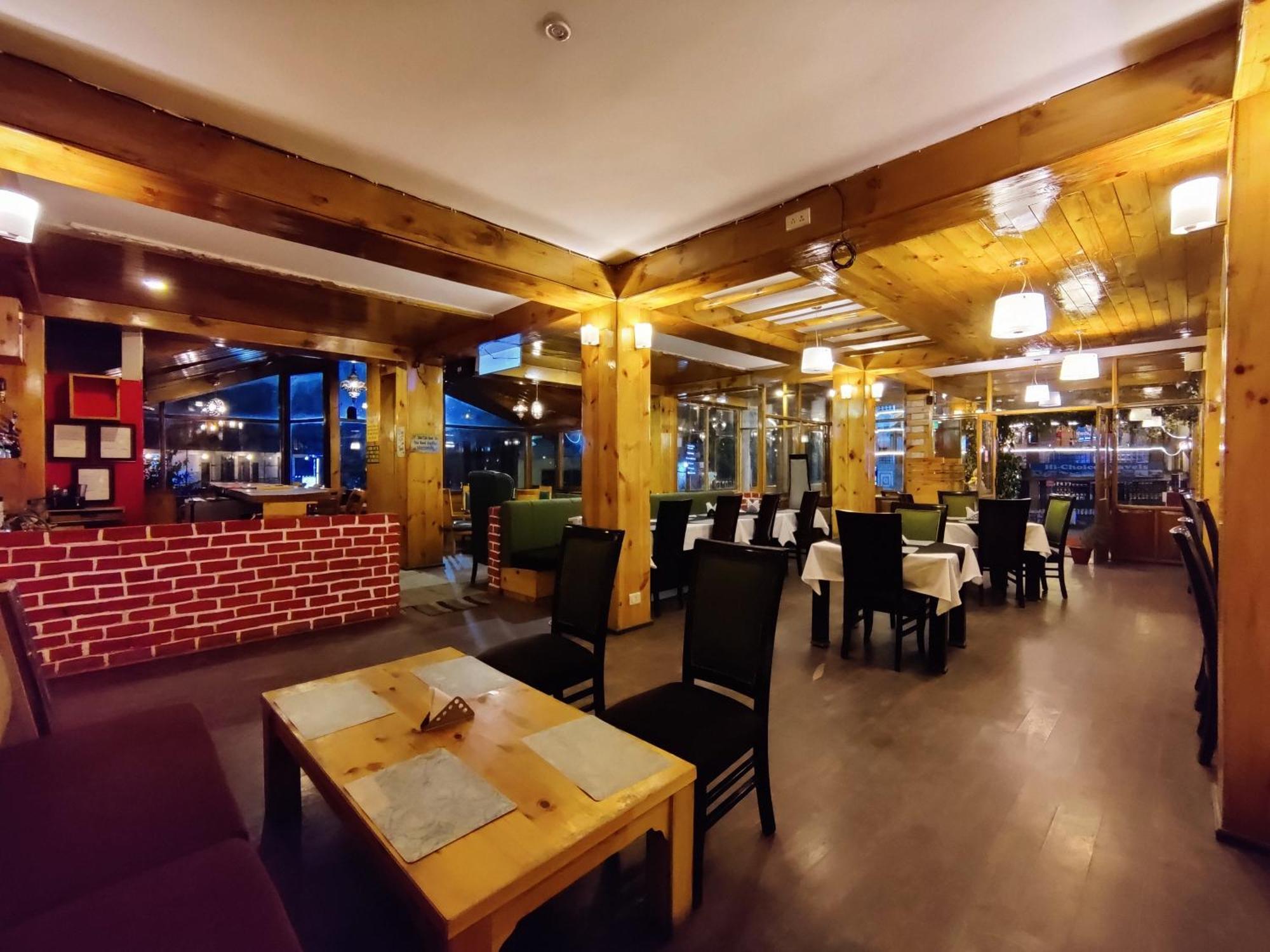 The Whispering Inn Resort And Bar Manāli Esterno foto